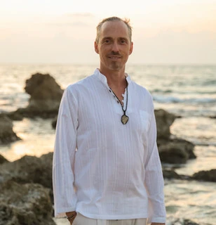 Ananda Lev